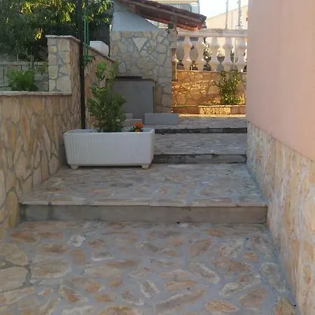 Апартаменты Tea Ражань