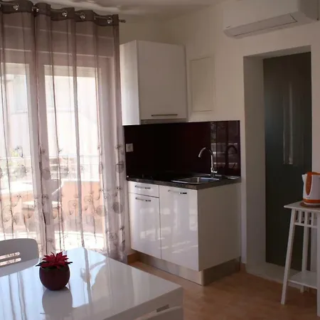 Апартаменты Tea Ражань